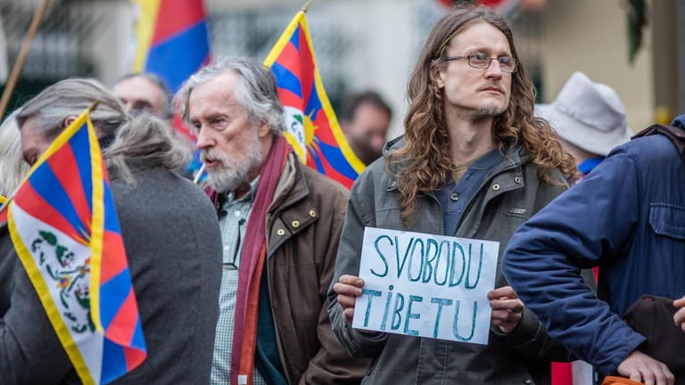 März 2018: Demonstranten protestieren vor der chinesischen Botschaft in Prag gegen die Tibetpolitik Pekings.