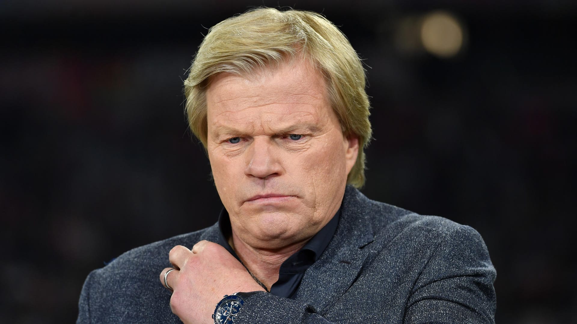 Ex-Nationaltorwart Oliver Kahn: Er hat mit ungewöhnlich scharfen Worten das Aus des DFB-Teams in der WM-Vorrunde kritisiert.