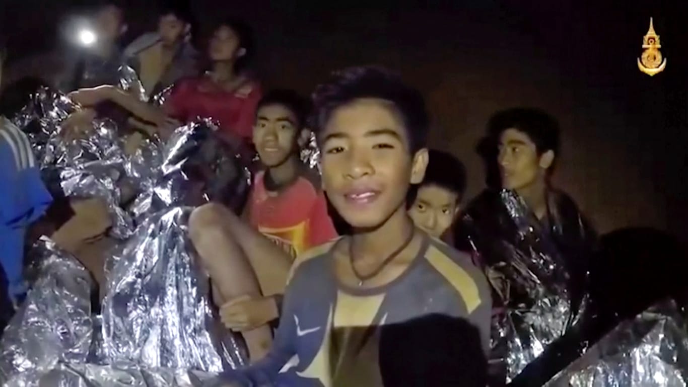 Höhlen-Drama in Thailand: Seit zwei Wochen sind die zwölf Jugendlichen und ihr Trainer inzwischen eingeschlossen.
