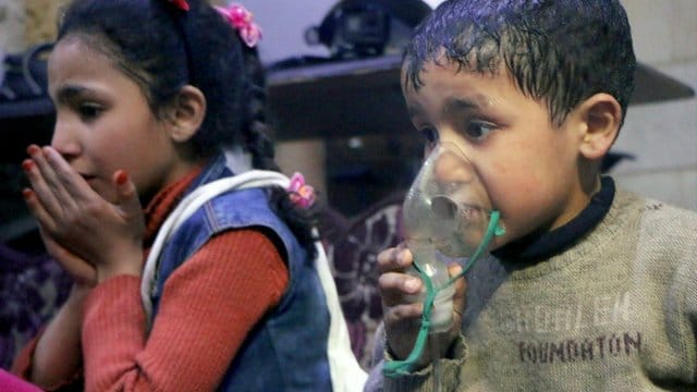 Bei Angriffen der syrischen Armee auf die letzte verbliebene Rebellenhochburg in Ost-Ghuta waren Dutzende Menschen getötet worden.