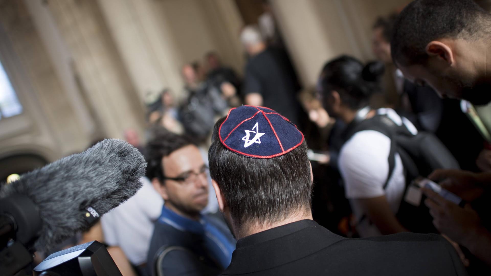 Mann mit Kippa im Berliner Amtsgerichts Tiergarten-Moabit: Der Angriff auf einen Kippa-tragenden Israeli hatte über Deutschland hinaus Aufsehen erregt.