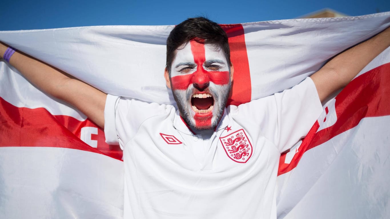 Ein England-Fan vor dem Achtelfinale gegen Kolumbien: Seit dem Sieg wollen viele Anhänger nach Russland reisen.