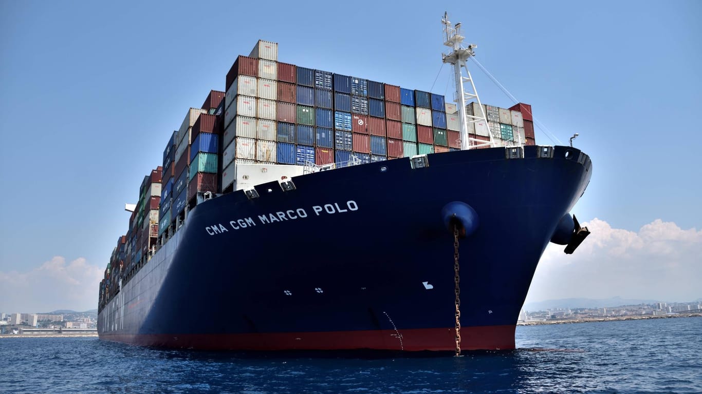 Die französische Reederei CMA CGM beendet seine Aktivitäten im Iran. Damit reagiert das Unternehmen auf die Strafankündigungen von US-Präsident Donald Trump.
