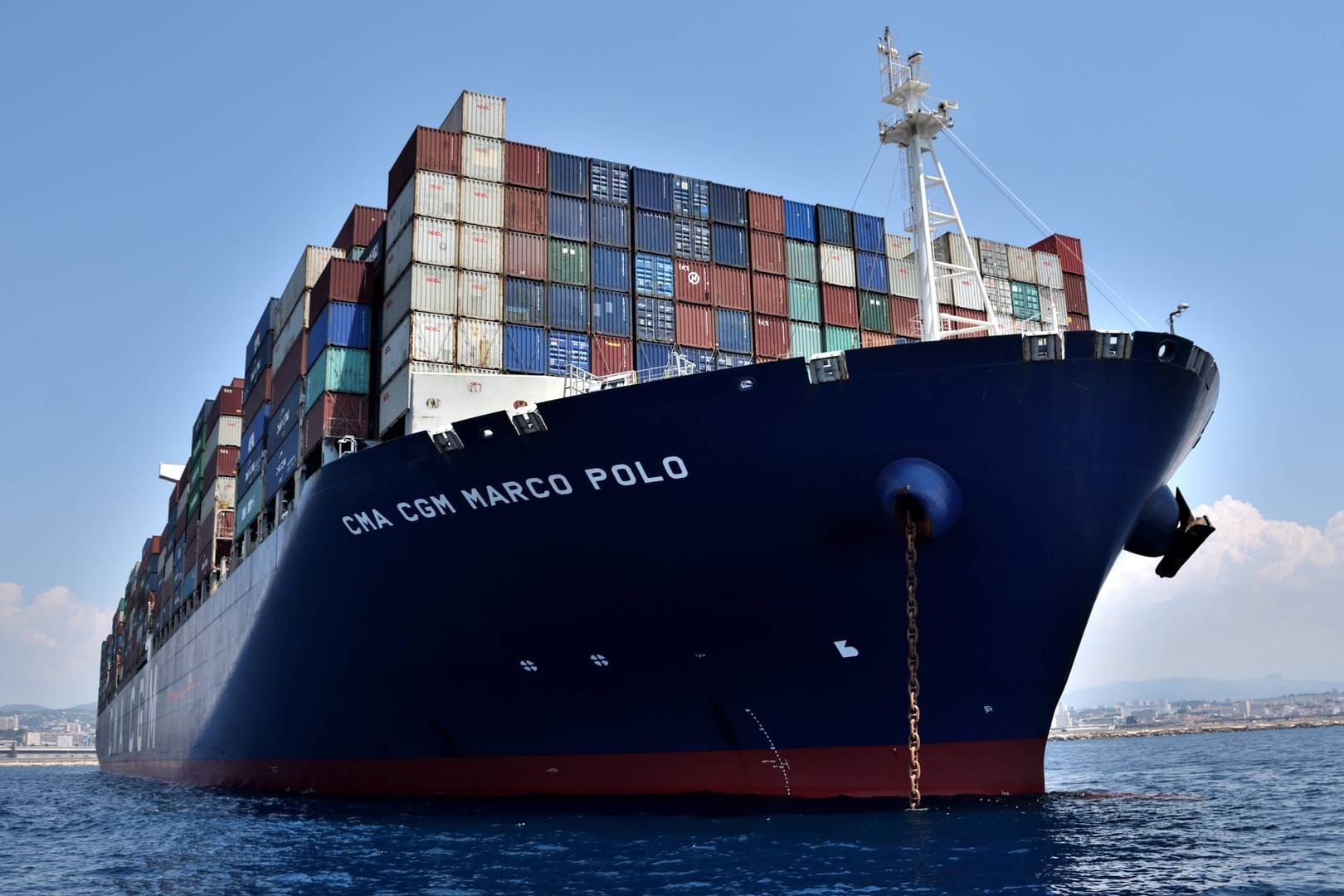 Die französische Reederei CMA CGM beendet seine Aktivitäten im Iran. Damit reagiert das Unternehmen auf die Strafankündigungen von US-Präsident Donald Trump.