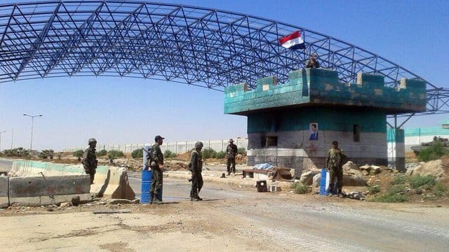 Das von der syrischen Nachrichtenagentur Sana zur Verfügung gestellte Bild zeigt syrische Soldaten am Grenzübergang Nassib in der Provinz Daraa. Das von der syrischen Nachrichtenagentur Sana zur Verfügung gestellte Bild zeigt syrische Soldaten am Grenzübergang Nassib in der Provinz Daraa.