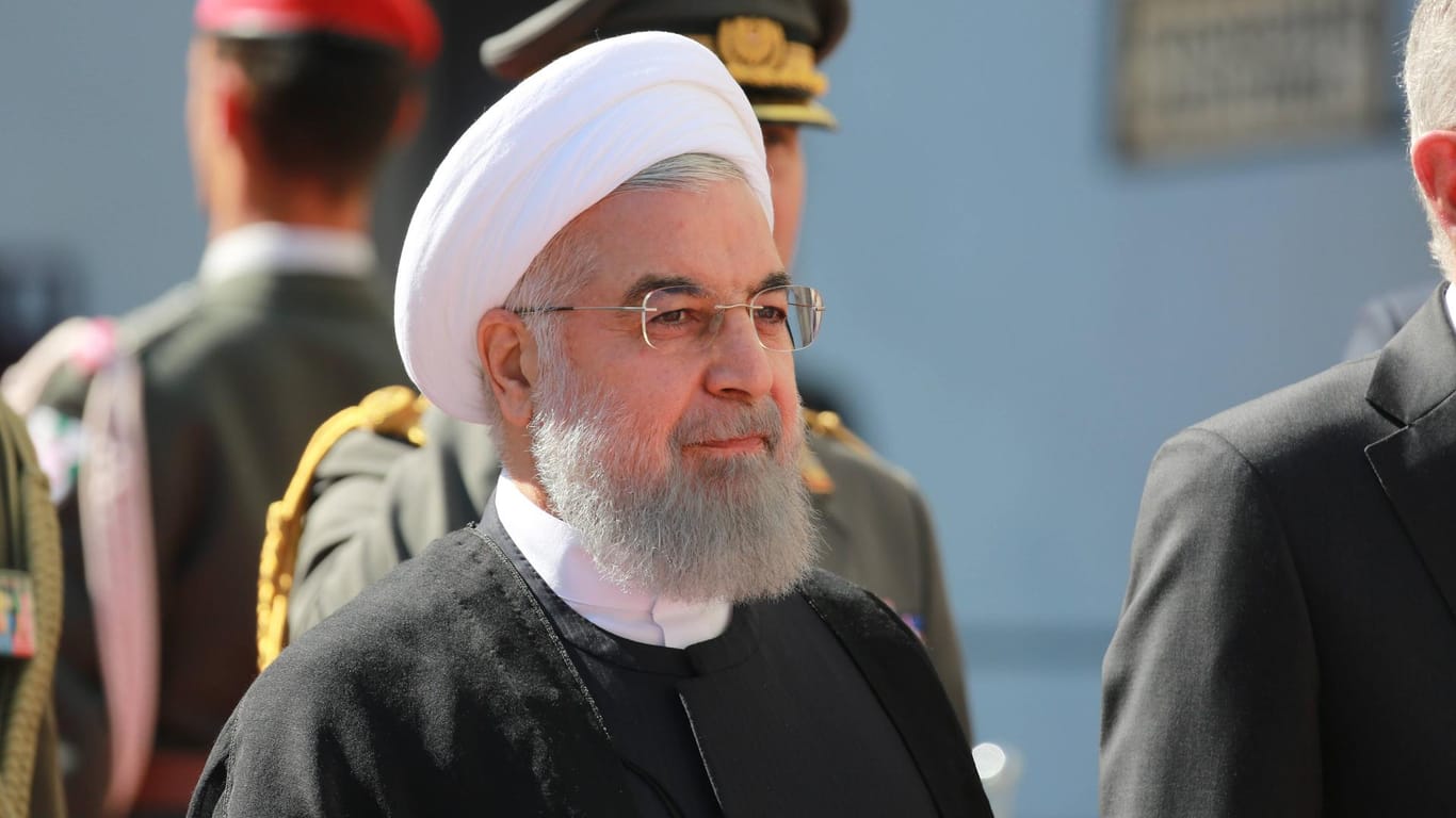 Hassan Ruhani zu Besuch in Wien. Der iranische Präsident will, dass Europa seinem Land Zusagen für einen neuen Atomdeal macht. Besonders die Öleinnahmen des Landes sollen so geschützt werden.