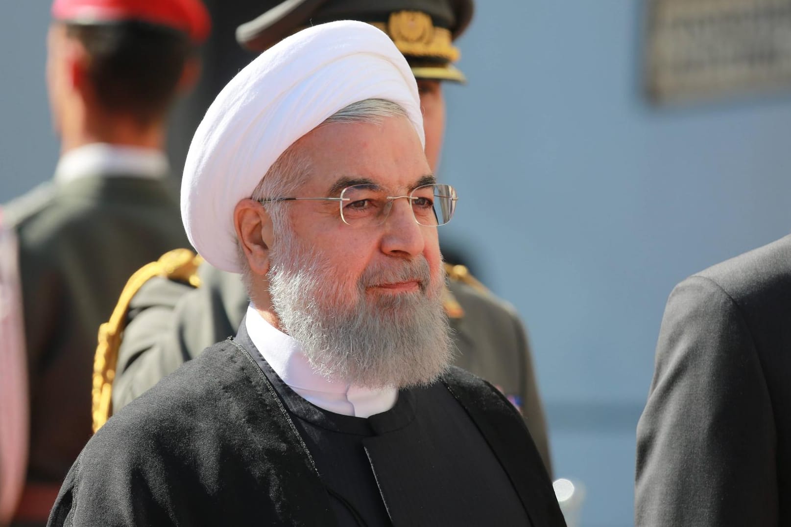 Hassan Ruhani zu Besuch in Wien. Der iranische Präsident will, dass Europa seinem Land Zusagen für einen neuen Atomdeal macht. Besonders die Öleinnahmen des Landes sollen so geschützt werden.