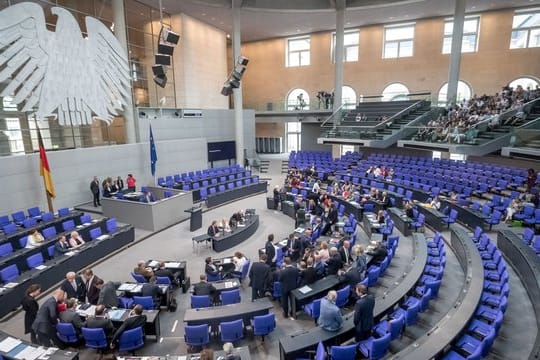 SPD-Chefin Andrea Nahles nimmt ihre Leute an die kurze Leine.