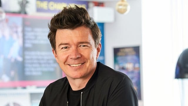 Rick Astley und seine Frau kannten sich schon viele, viele Jahre lang, geheiratet haben sie aber erst vor nicht allzu langer Zeit. Rick Astley und seine Frau kannten sich schon viele, viele Jahre lang, geheiratet haben sie aber erst vor nicht allzu langer Zeit.