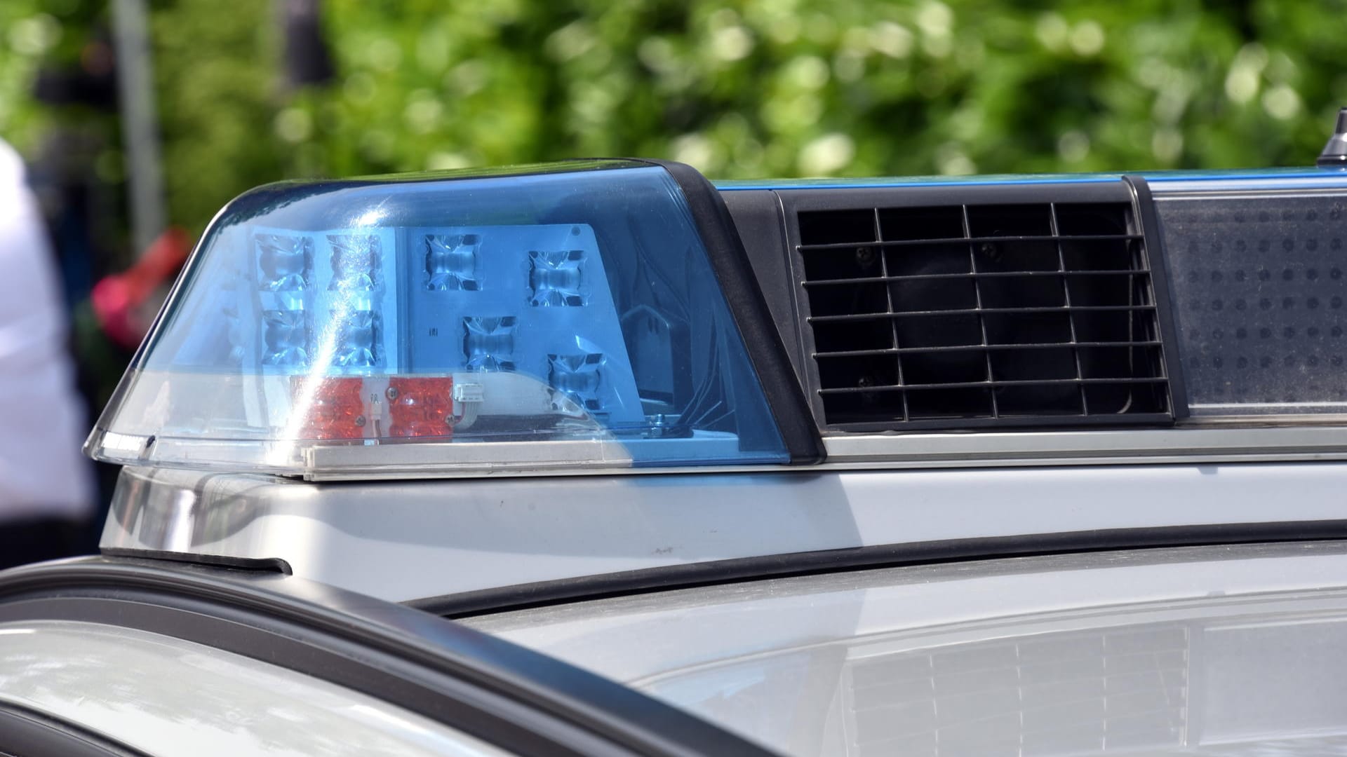 Ein Polizeiwagen: Die Polizei hat bereits mit ersten Untersuchungen begonnen. (Archivbild) Ein Polizeiwagen: Die Polizei hat bereits mit ersten Untersuchungen begonnen. (Archivbild)