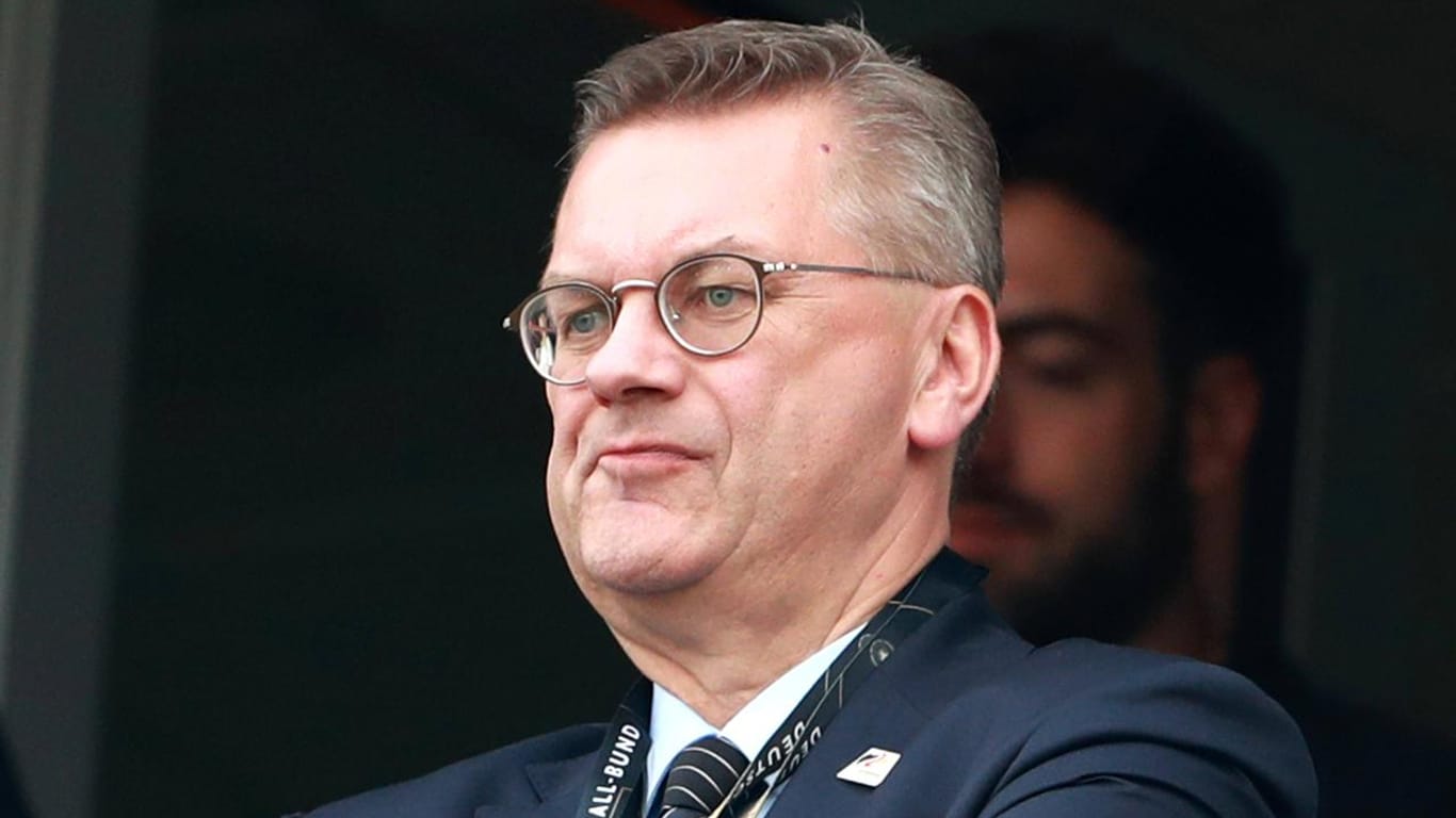 Reinhard Grindel: Der DFB-Präsident erwartet von Mesut Özil eine öffentliche Äußerung zum Erdogan-Foto.