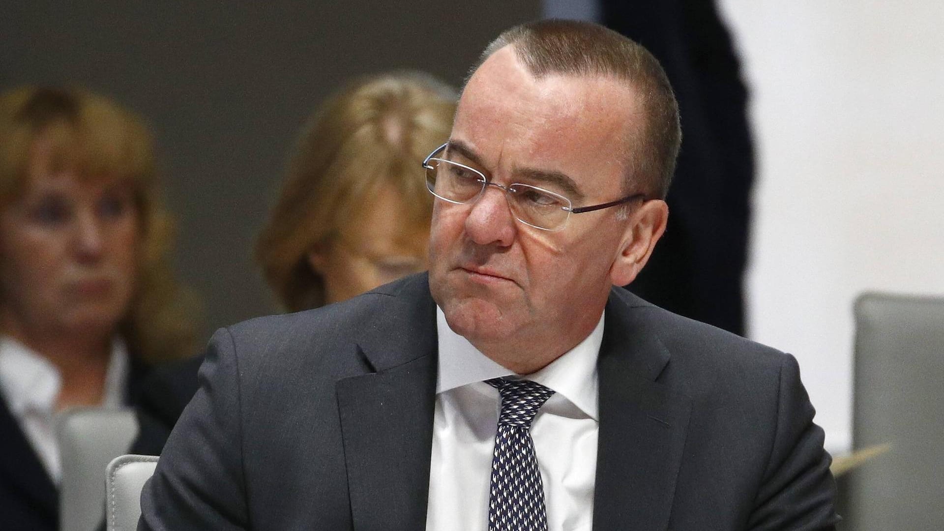 Niedersachsens Innenminister Boris Pistorius: Der SPD-Politiker bestreitet Vertuschungsversuche, gibt aber zu, dass Emails in seinem Ministerium nicht richtig weitergeleitet wurden.