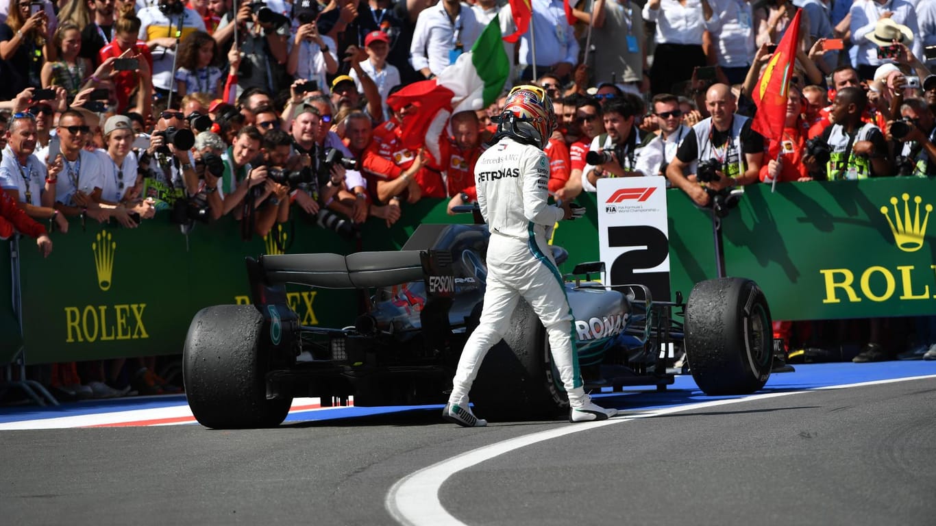 Lewis Hamilton stellt seinen Wagen ab und verschwindet wortlos von der Strecke.