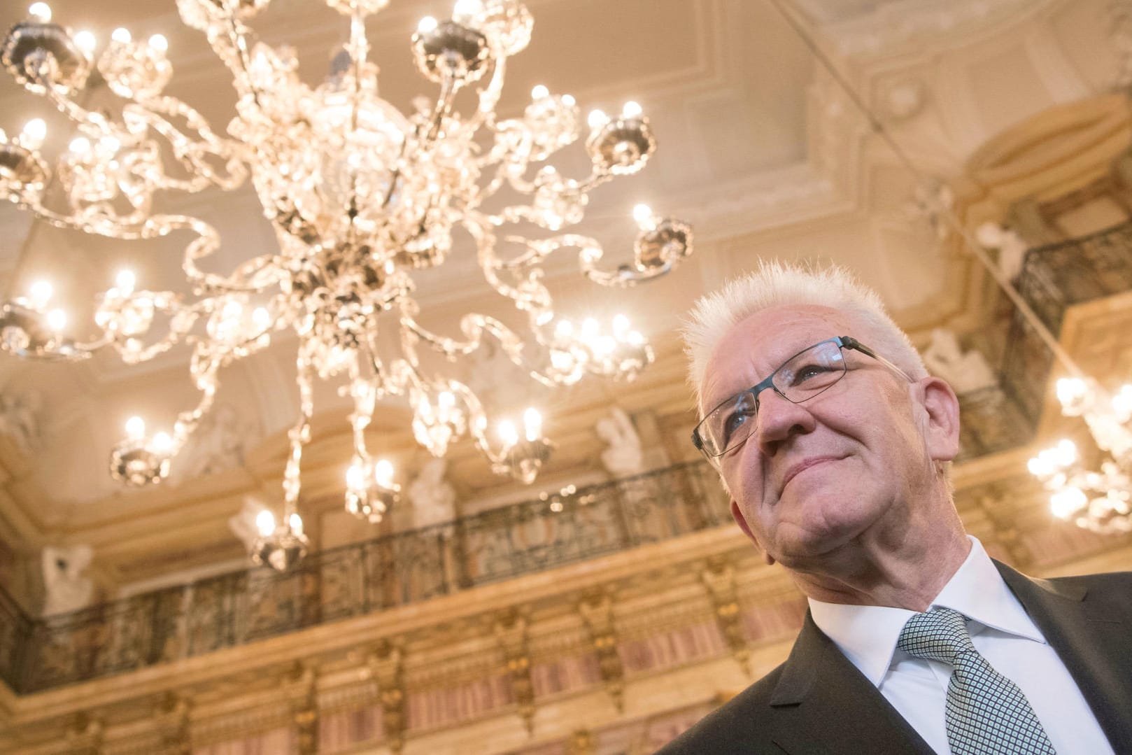 Winfried Kretschmann: Er wurde vor kurzem 70 und bleibt wohl bis 2021 der erste grüne Ministerpräsident, den es je gab. Während viele Politiker momentan durch Populismus glänzen, ist er ein Lichtblick.