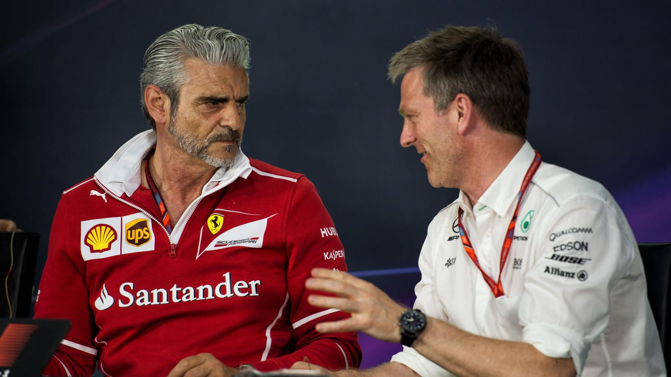 Ferrari-Boss Maurizio Arrivabene (links) und Mercedes-Technik-Chef James Allison liefern sich einen heftigen Schlagabtausch.