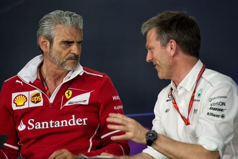 Ferrari-Boss Maurizio Arrivabene (links) und Mercedes-Technik-Chef James Allison liefern sich einen heftigen Schlagabtausch.