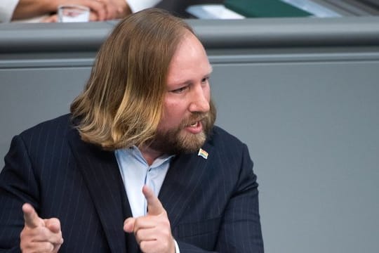 Grünen-Fraktionschef Anton Hofreiter über den Unions-Kompromiss in der Asylpolitik: "CDU und CSU haben einen wackligen Burgfrieden geschlossen, der nichts hilft.