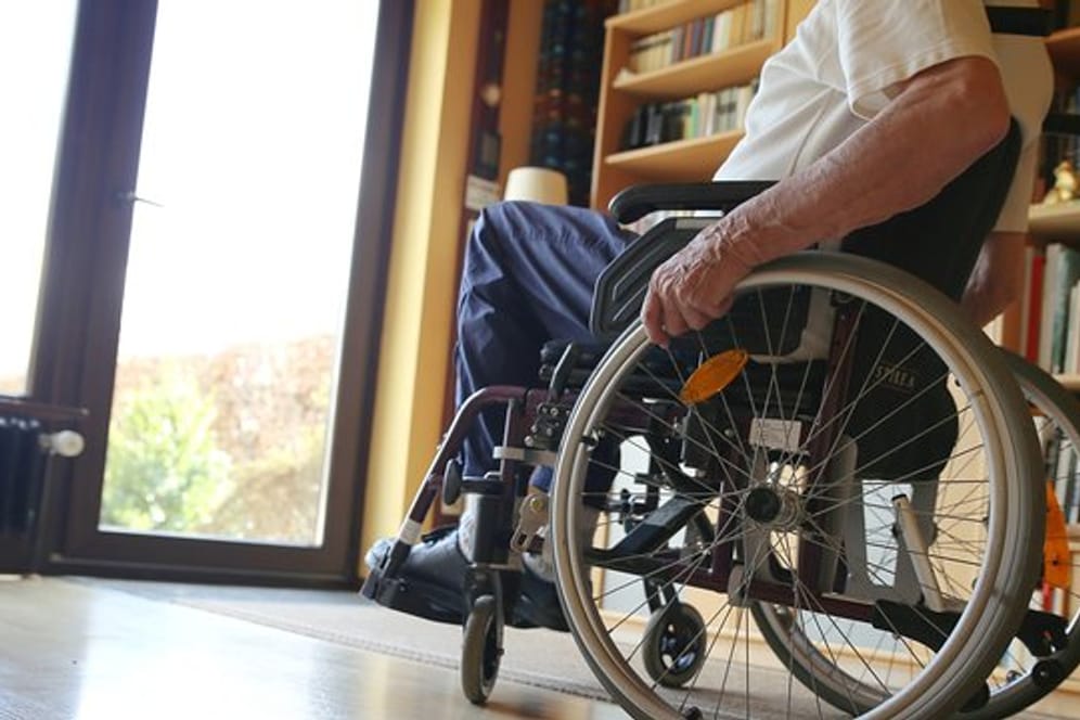 Rollstuhlfahrer brauchen im Haus ausreichend Raum zu Rangieren.