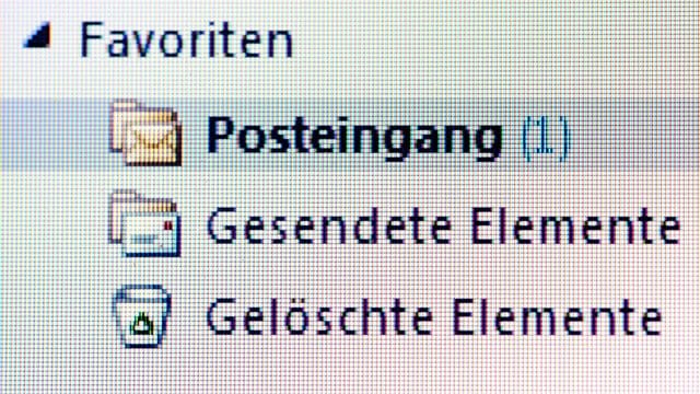 Beim Sichten seines Postfachs, sollte man Scam-Mails sofort löschen. Beim Sichten seines Postfachs, sollte man Scam-Mails sofort löschen.