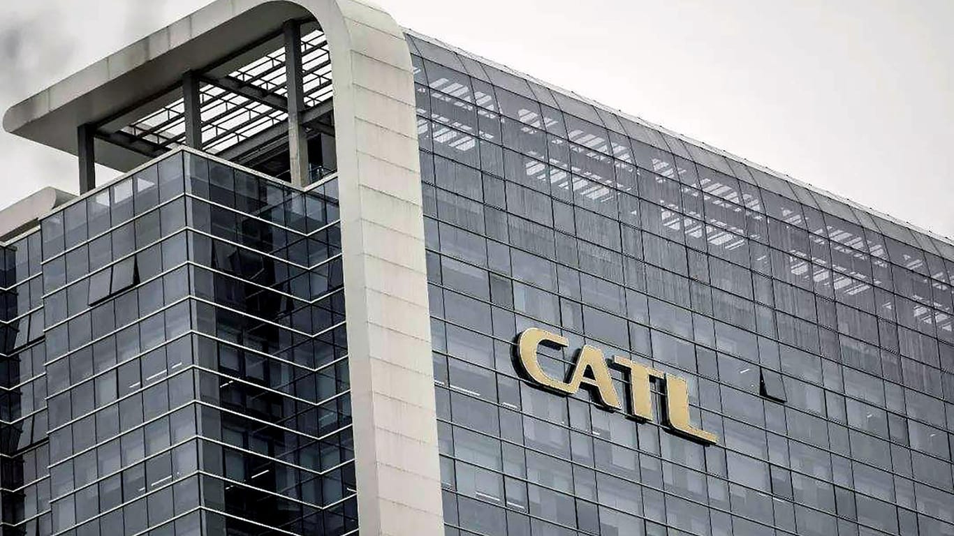 CATL steht für Contemporary Amperex Technologie Co. Limited. Das Unternehmen mit Sitz in Ningde in der Provinz Fujian ist Chinas größter Hersteller von Lithium-Ionen-Akkus.