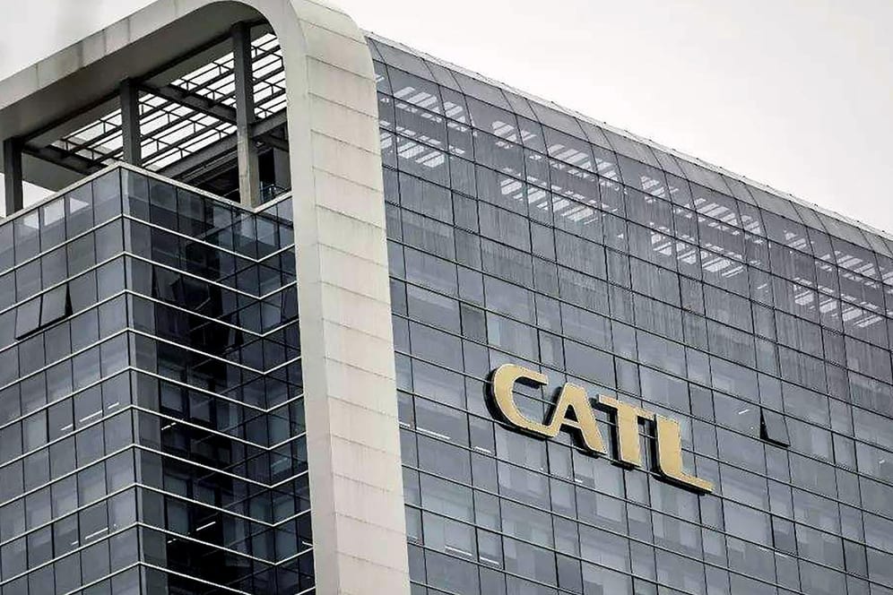 CATL steht für Contemporary Amperex Technologie Co. Limited. Das Unternehmen mit Sitz in Ningde in der Provinz Fujian ist Chinas größter Hersteller von Lithium-Ionen-Akkus.