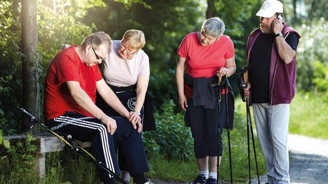 Ist jemandem schwindlig geworden, sollte er sich den Rest des Tages über schonen. Ist jemandem schwindlig geworden, sollte er sich den Rest des Tages über schonen.
