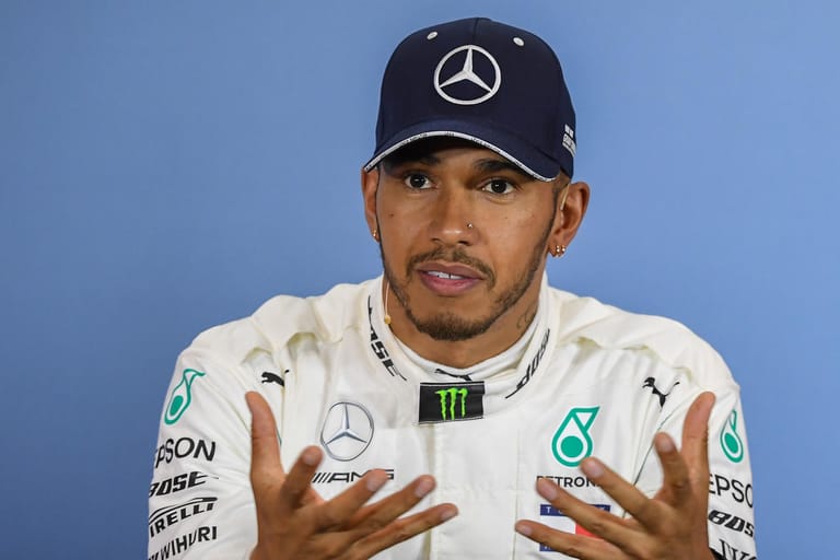 Lewis Hamilton auf der Pressekonferenz nach dem Rennen in Silverstone.