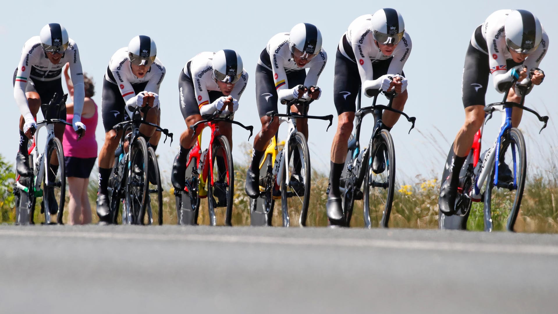 Hintereinander aufgereiht: Das Team Sky mit Chris Froome (2. v. r.) während der dritten Tour-Etappe 2018.