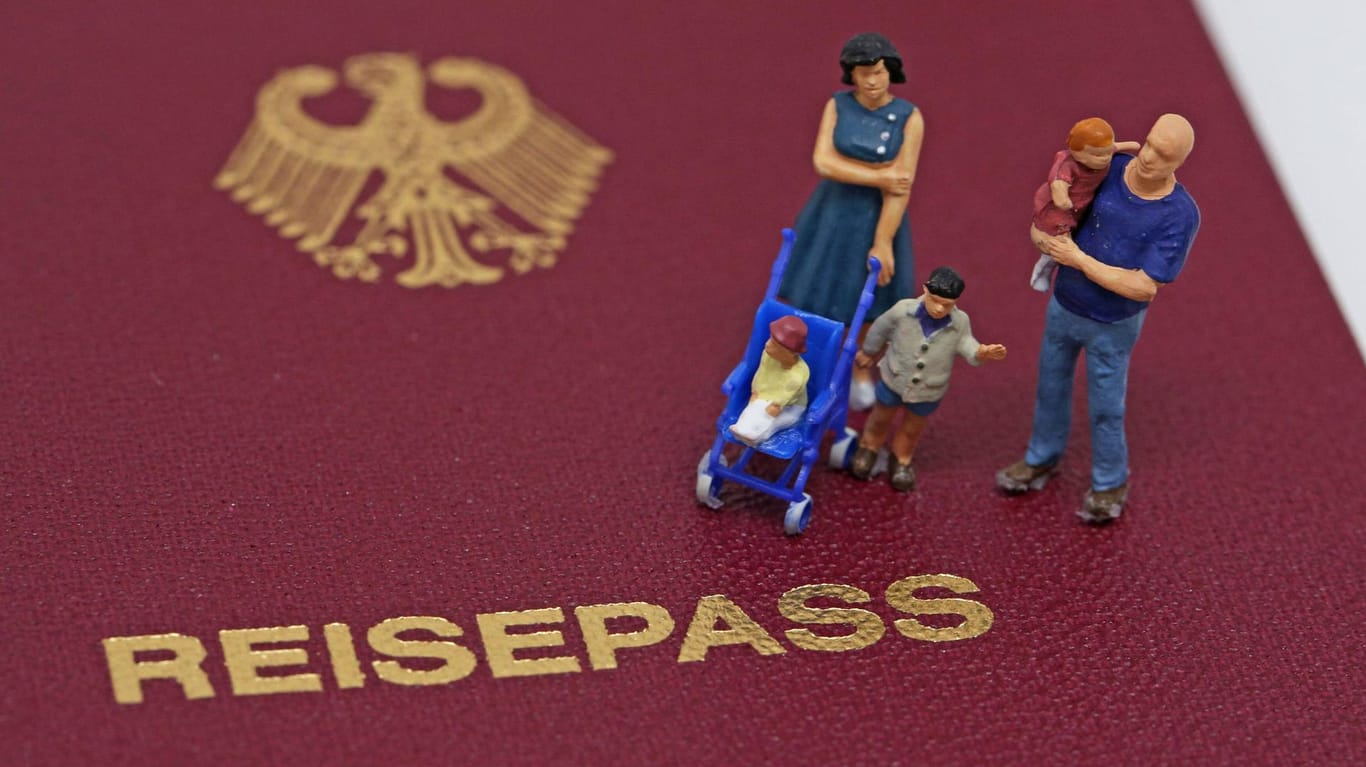 Reisepass: Besonders Paare mit Kindern müssen sich über Einreisebedingungen erkundigen.