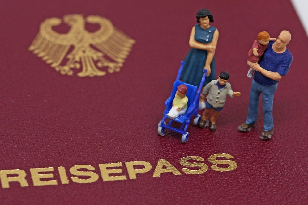 Reisepass: Besonders Paare mit Kindern müssen sich über Einreisebedingungen erkundigen.