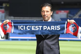 Neuzugang Gianluigi Buffon: Paris St. Germain präsentierte am Montag die italienische Torwartlegende.