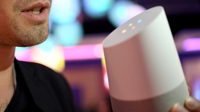 Bei den Sprachassistenten in vernetzten Lautsprechern werden künftig die Plattformen von Amazon und Google die Nase vorn haben. Bei den Sprachassistenten in vernetzten Lautsprechern werden künftig die Plattformen von Amazon und Google die Nase vorn haben.