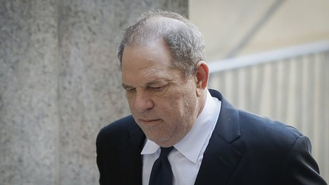 Harvey Weinstein auf dem Weg zum Gericht.