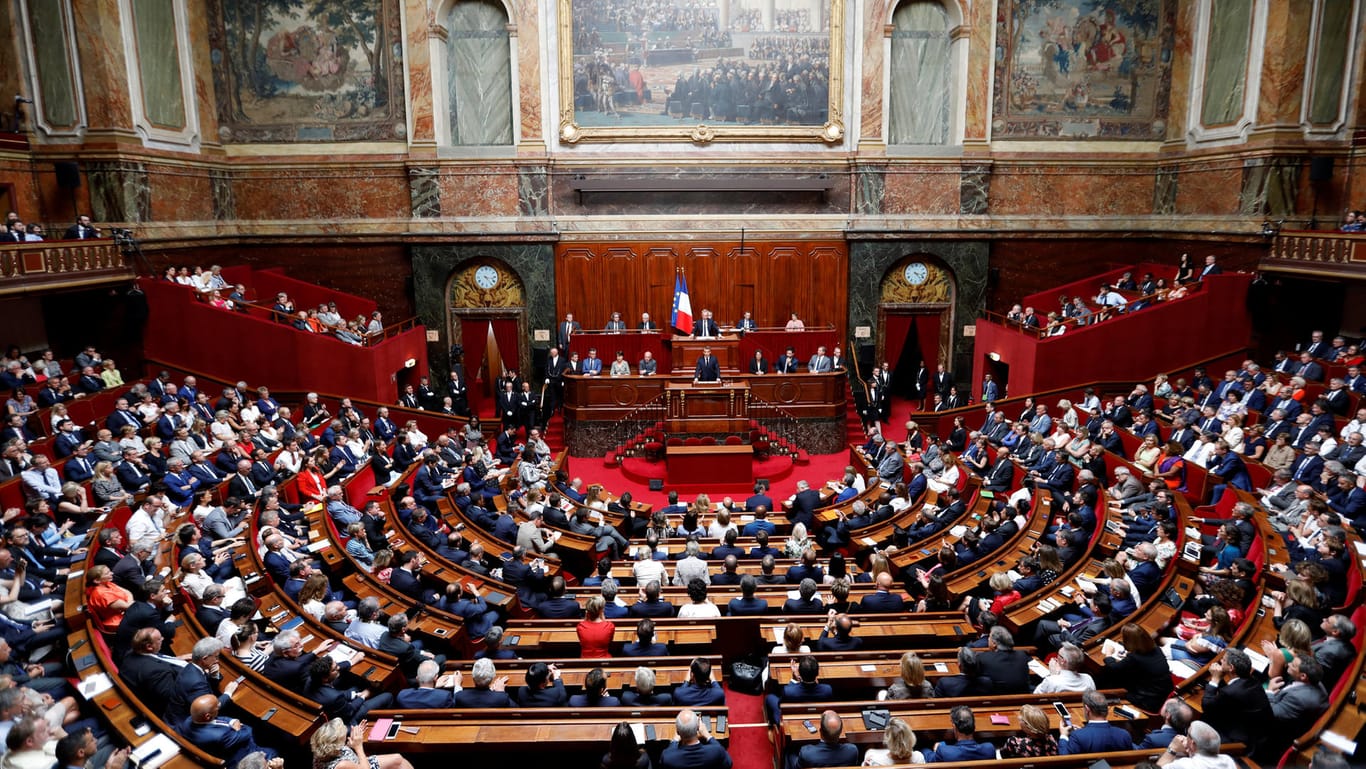 Eine Rede im Schloss Versailles haben auch Macrons Vorgänger gehalten. Der amtierende Präsident will das Format nun etablieren.
