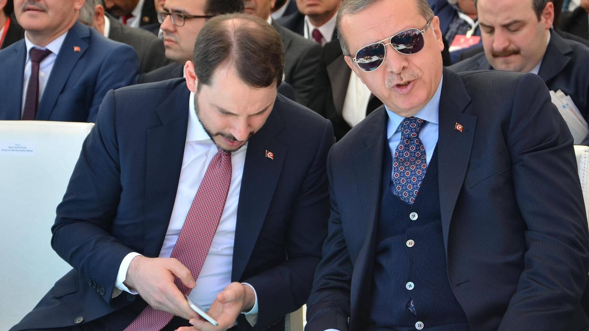 Der türkische Präsident Erdogan und sein Schwiegersohn Berat Albayrak: Der frühere Energieminister wird im neuen Kabinett Finanzminister.