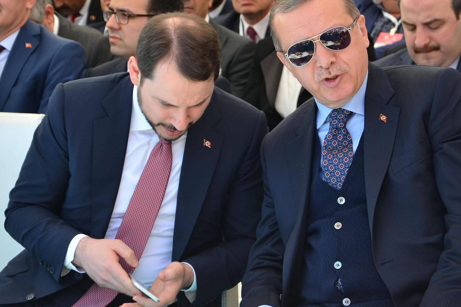 Der türkische Präsident Erdogan und sein Schwiegersohn Berat Albayrak: Der frühere Energieminister wird im neuen Kabinett Finanzminister.