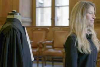 Virginie, die gehörlose Anwältin, in einer Szene der Dokumentation "Die Eloquenz der Gehörlosen".