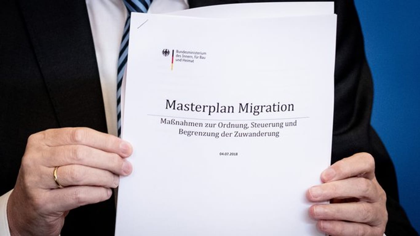 "Das ist kein Masterplan der Koalition, sondern ein Masterplan des Bundesinnenministeriums", betonte der Seehofer seines 63-Punkte-Plans zur Migrationspolitik.