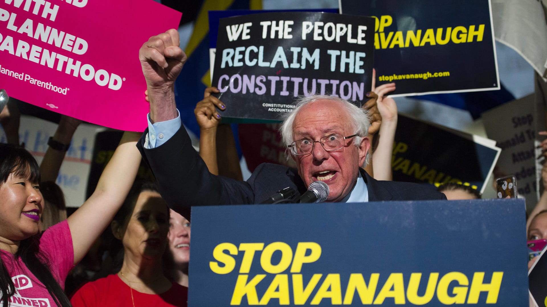 Protest vor dem Supreme Court mit Bernie Sanders