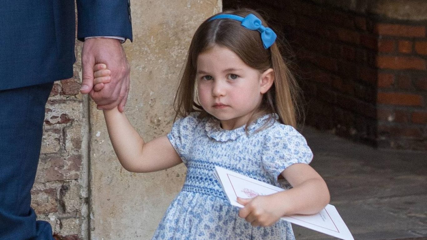Wer guckt denn da so kritisch: Prinzessin Charlotte scheint nicht alles zu gefallen, was sie sieht.