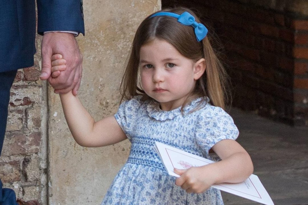 Wer guckt denn da so kritisch: Prinzessin Charlotte scheint nicht alles zu gefallen, was sie sieht.