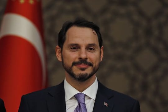 Berat Albayrak, der Schwiegersohn von Staatspräsident Erdogan, wird als neuer Finanzminister der Türkei vorgestellt.