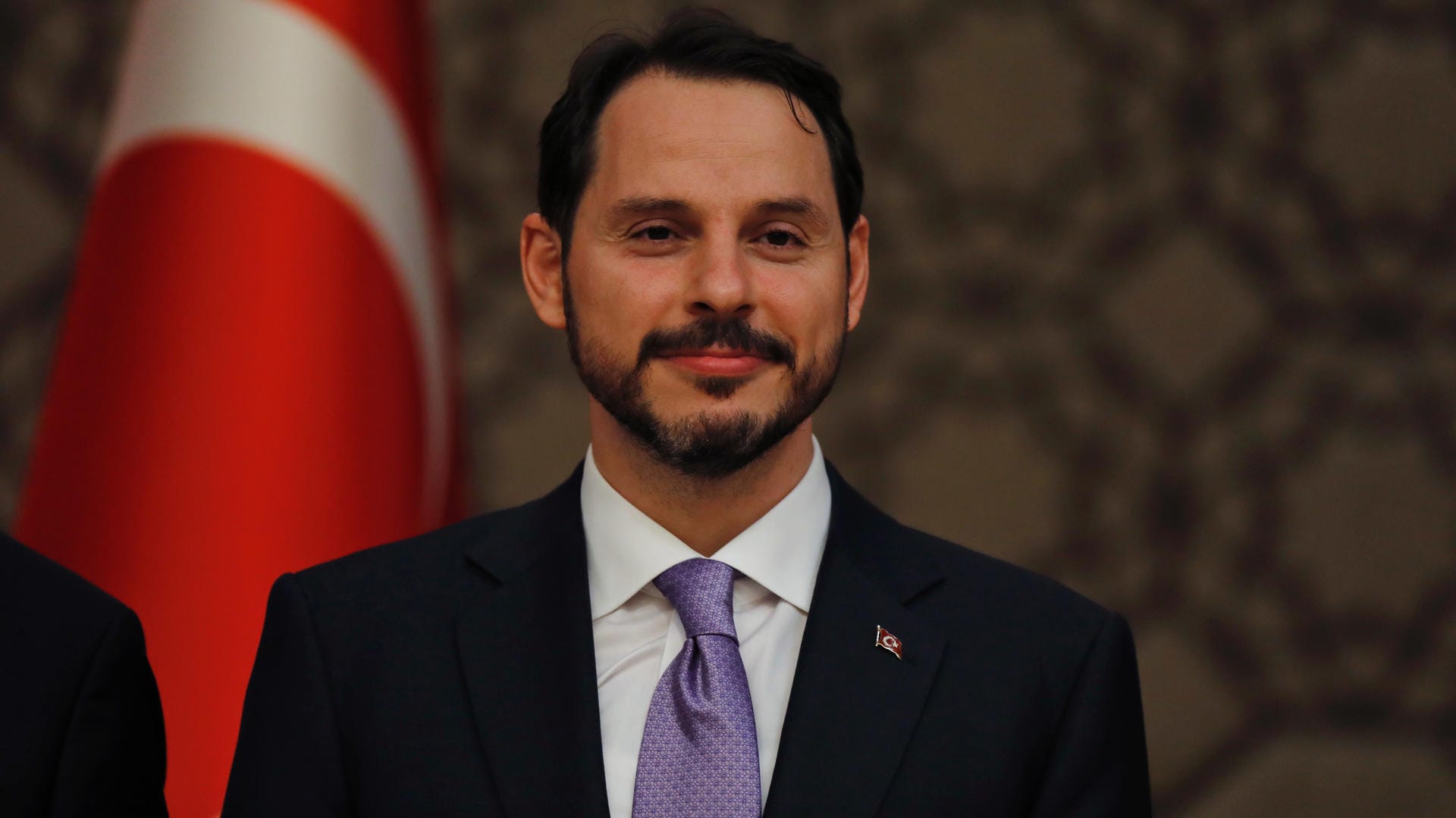 Berat Albayrak wird von Erdogan als neuer Finanzminister der Türkei vorgestellt: Albayrak ist mit der Tochter von Erdogan verheiratet und somit dessen Schwiegersohn.