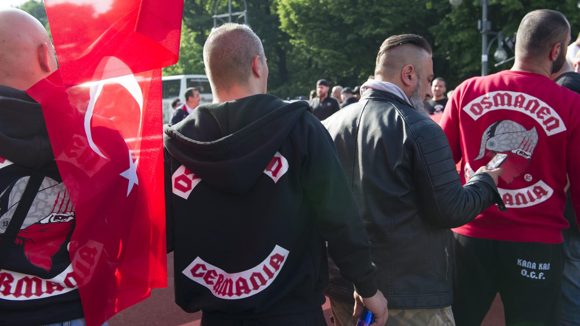 Mitglieder der Osmanen Germaniain Berlin: Innenminister Horst Seehofer (CSU) hat die Rockergruppe verboten.