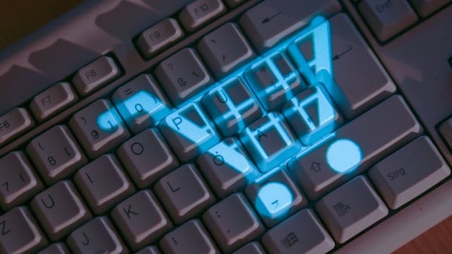 Im Onlinehandel gilt die UVP des Herstellers oft als Richtwert für den Preisnachlass. Im Onlinehandel gilt die UVP des Herstellers oft als Richtwert für den Preisnachlass.