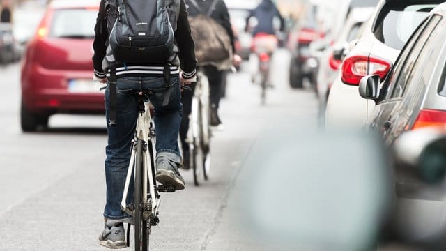 Radfahrer auf der Straße