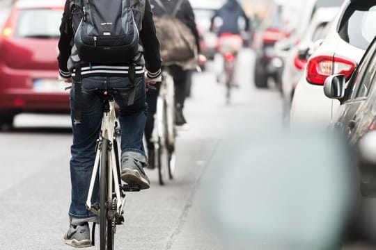 Radfahrer auf der Straße