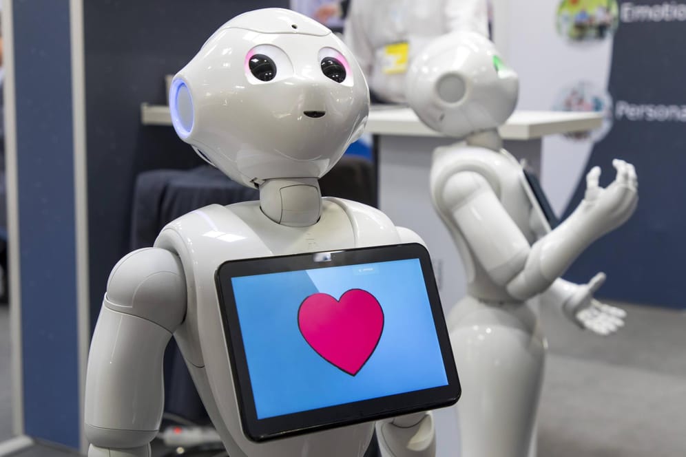 Ein Roboter auf der CEBIT 2018: Solinger Teenager können sich in einem Robotik-Workshop fit für die Technologien Zukunft machen.