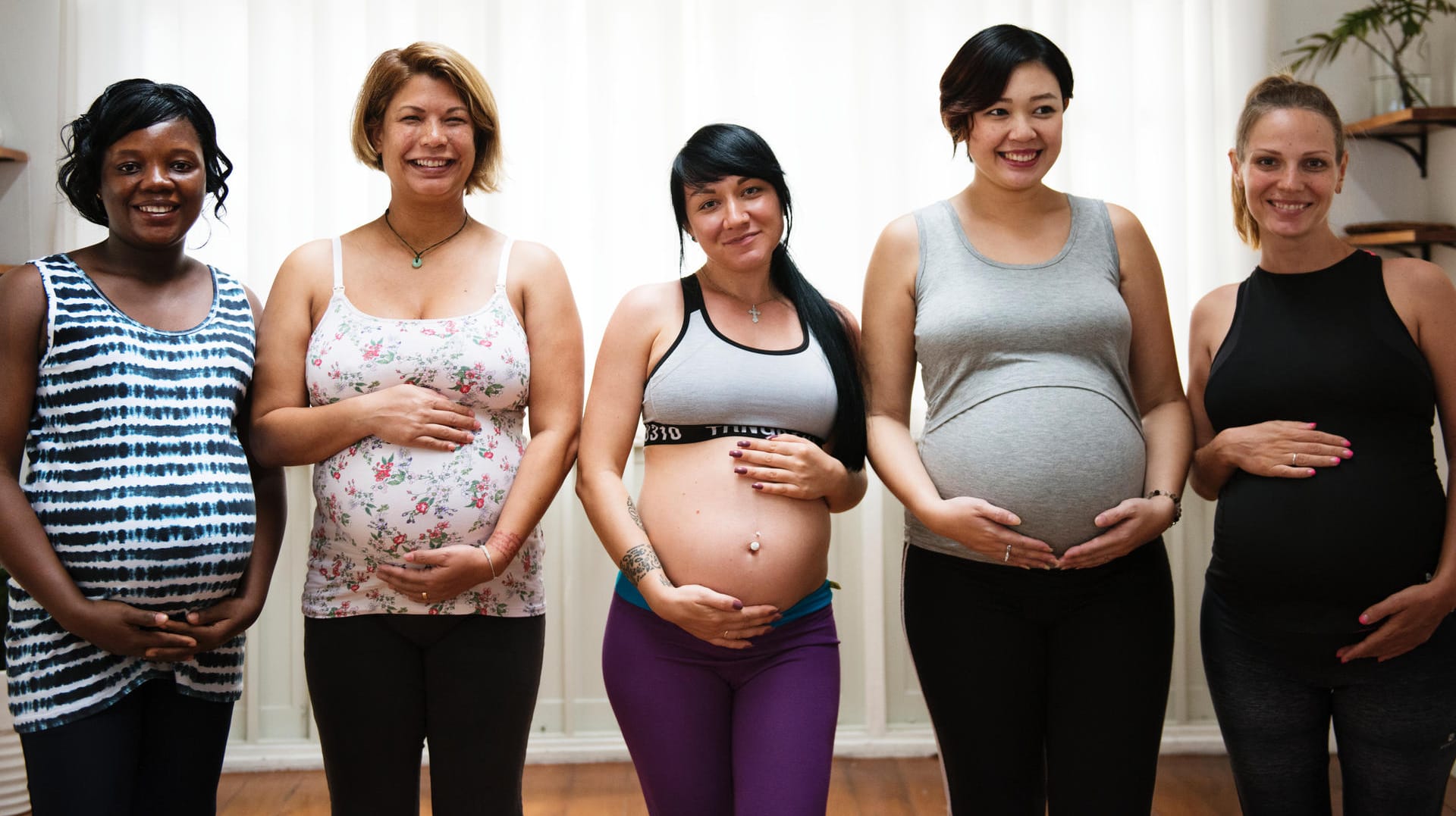 Fünf Schwangere: Babybäuche sehen nicht immer gleich aus.