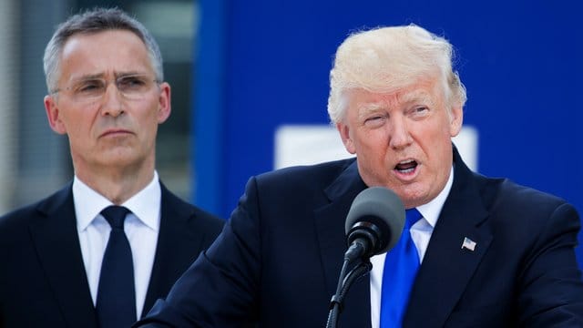 US-Präsident Donald Trump und Nato-Generalsekretär Jens Stoltenberg beim Nato-Gipfel im Mai 2017. US-Präsident Donald Trump und Nato-Generalsekretär Jens Stoltenberg beim Nato-Gipfel im Mai 2017.